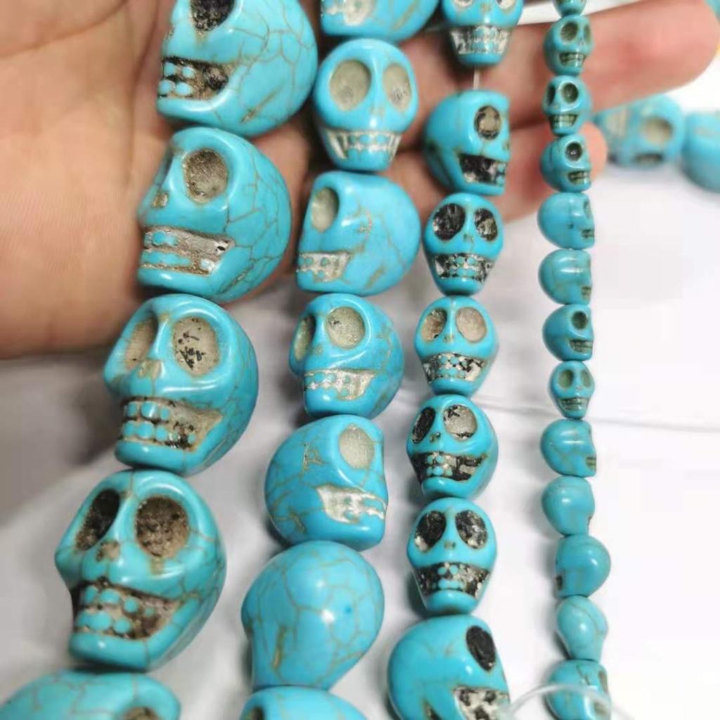 DIY Totenkopf-Form 15*18 mm Howlith Gefärbter Stein Mix-Farbe Türkis Geschnitzte Totenkopf-Form Lose Perlen, Für DIY Schmuckherstellung