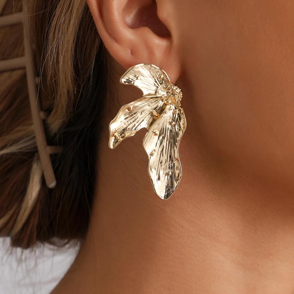 Golden Exaggerated Leaves Retro Women's Earrings Metal Geometry Party Festival Fashion Jewelry