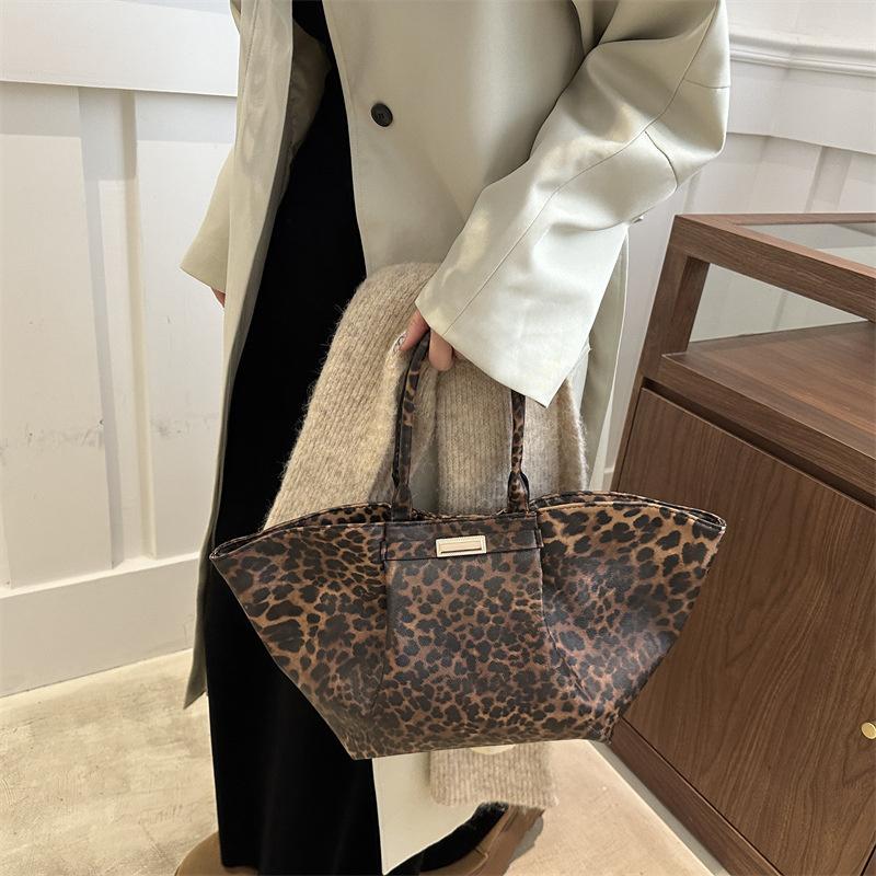 Fashion Leopard Wings Handbag New Large Capacity Trend Leisure Commuting Brand Luxury Underarm Shoulder Tote Bag For Women CLE
