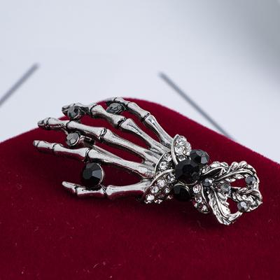 Retro Men 'S Brooch High -End Rhinestone Fashion Punk Corsage Personality Trendy Male Hip Hop Skull Hand Badge Pin