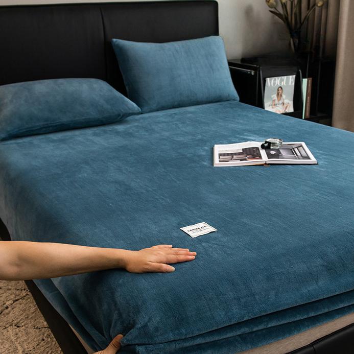 

2025 Новый покрывало для кровати Фланелевое постельное белье Эластичная простыня на резинке Мягкий протектор для матраса (Наволочка Нужен заказ) Bed sheet (90x200x25cm) темно-синий