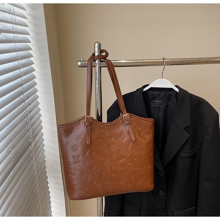 

Универсальная сумка через плечо большой вместимости 2025 новая работа чувство повседневная сумка-подмышка модная сумка-тоут женская