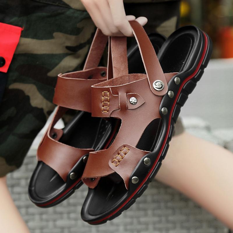 Fashion Summer New Men Sandals Black Brown Flat Heels Lightweight and Comfortable Beach Sandals Slippers British Gentlemen Sandals Large