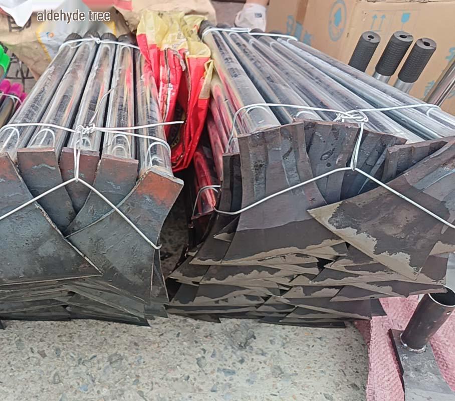 Multifunctional Manganese Steel Hoe: Weeding, Soil Turning, Agricultural Tool, Adze, Thickened Shovel for Household Use