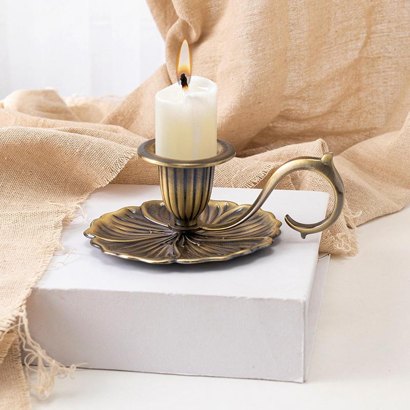 Retro Metal Taper Candle Holder European Retro Handheld Small Candlestick Crafts Bronze Table Candle Holder Home Decor