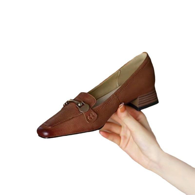 Pointed Single Shoes Women's Spring and Autumn 2025 Spring New French Temperament Patent Leather Loafers Medium Thick Heel Small Leather Shoes