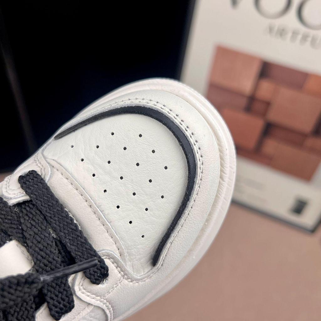 2026 Spring Kids' Sports Shoes: Korean Style, Versatile, Lightweight Low-Top White Shoes for Girls and Boys