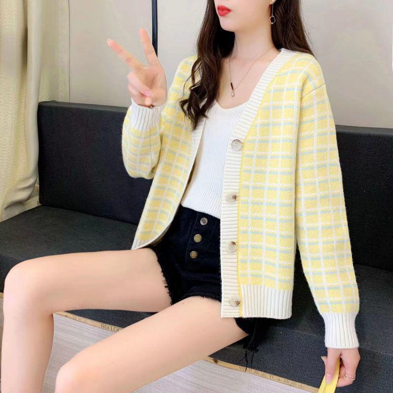 Women's V-Neck Plaid Knit Cardigan, Single-Breasted, Loose Fit, Petite Size, Gentle Style, Suitable for Spring/Autumn