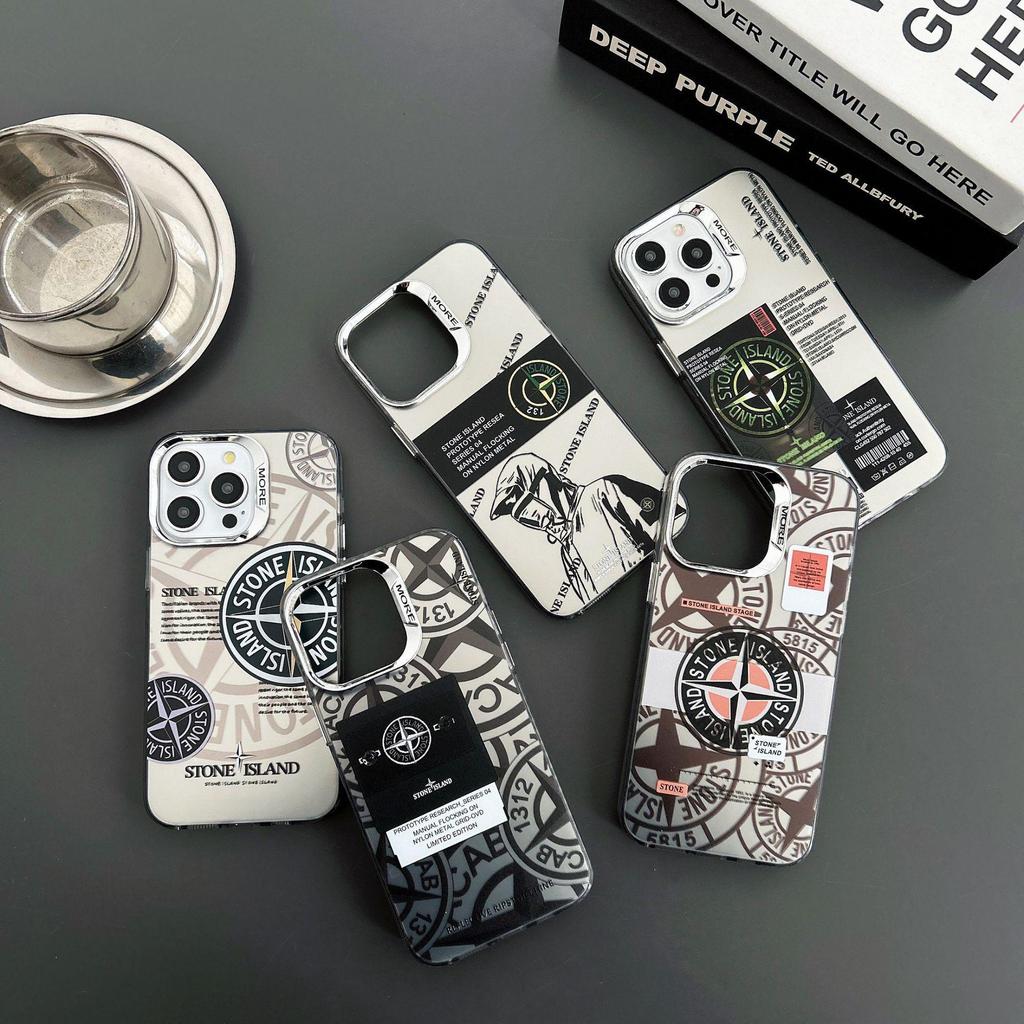 Stone Island Streetwear Elektrogalvanizovaný stříbrný kryt pro iPhone 15 Pro Max