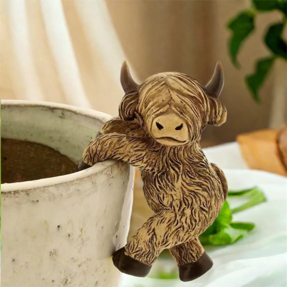 Resin Crafts Highland Cow Figurine Cartoon Climbing Cow Ornaments  For Office Outdoor Plant Decor