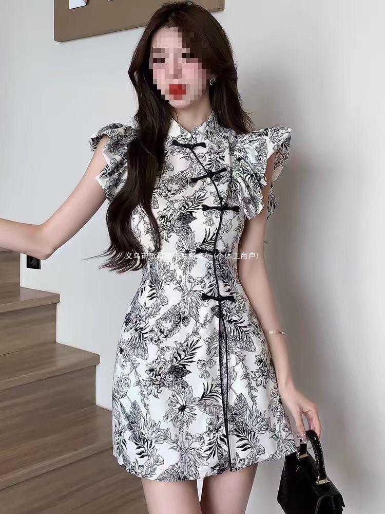 

2024 Summer Women s European Design Frog Button Slit Top & Shorts Two-Piece Set L