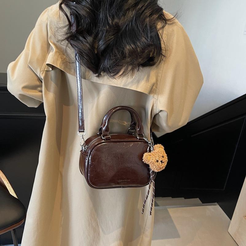 Small Bag Women's Autumn and Winter Retro Versatile New Fashion Messenger Bag To Work Portable Small Bag