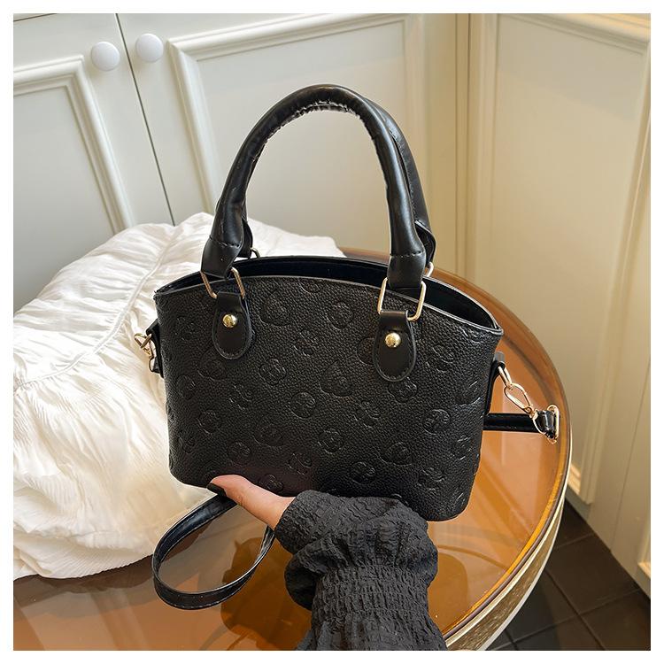 Premium Commuter Portable Small Bag Women's Trend Versatile Indentation Fashion Simple Shoulder Messenger Bag
