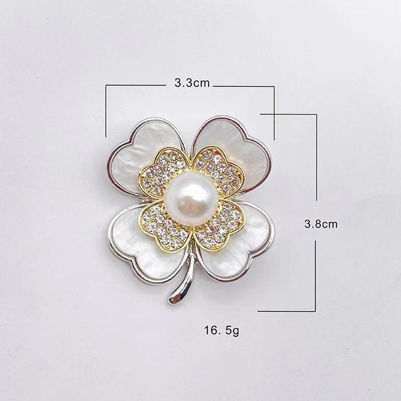 

Exquisite Four-leaf Clover Brooch, Sophisticated and Exclusive, High-end Pearl Vintage Corsage Pin, Tie Clip срібний