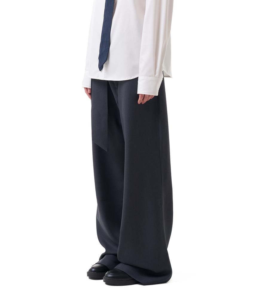 IUGAMAKARAS Belted Contrast Trousers (Dark Gray)