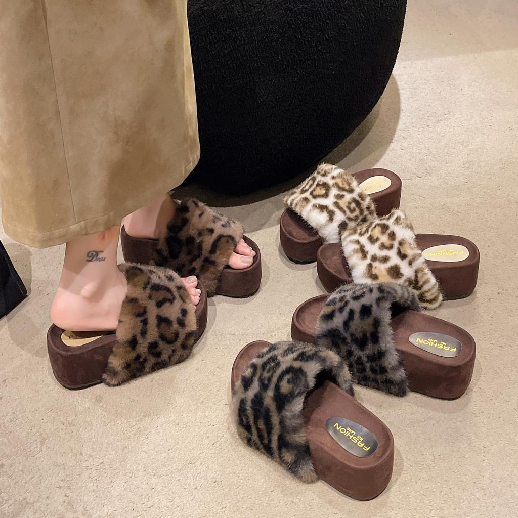 Leopard print thick-bottomed fluffy slippers for women to wear 2025 autumn and winter new fashion home fluffy lazy cotton slippers