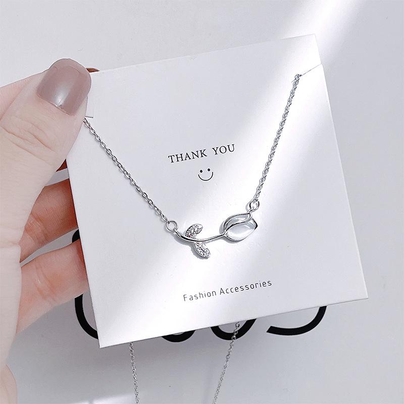 

Women s Versatile Tulip Necklace: Titanium Steel Flower Clavicle Choker - Light Luxury, Non-Fading, Net Red Style срібний