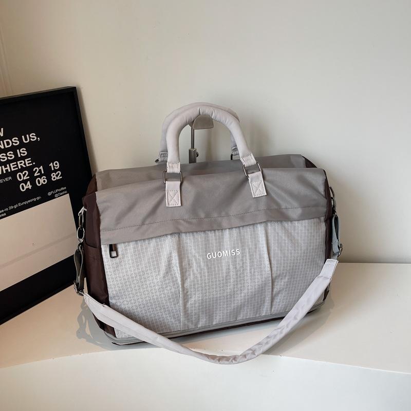 Large capacity short-distance luggage bag travel bag sports and leisure fitness bag women's wet and dry separation swimming training messenger bag