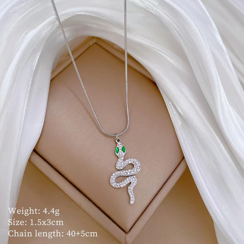 

Green-Eyed Snake Personality Minimalist Wind Stove Real Gold Necklace Female Collarbone Chain