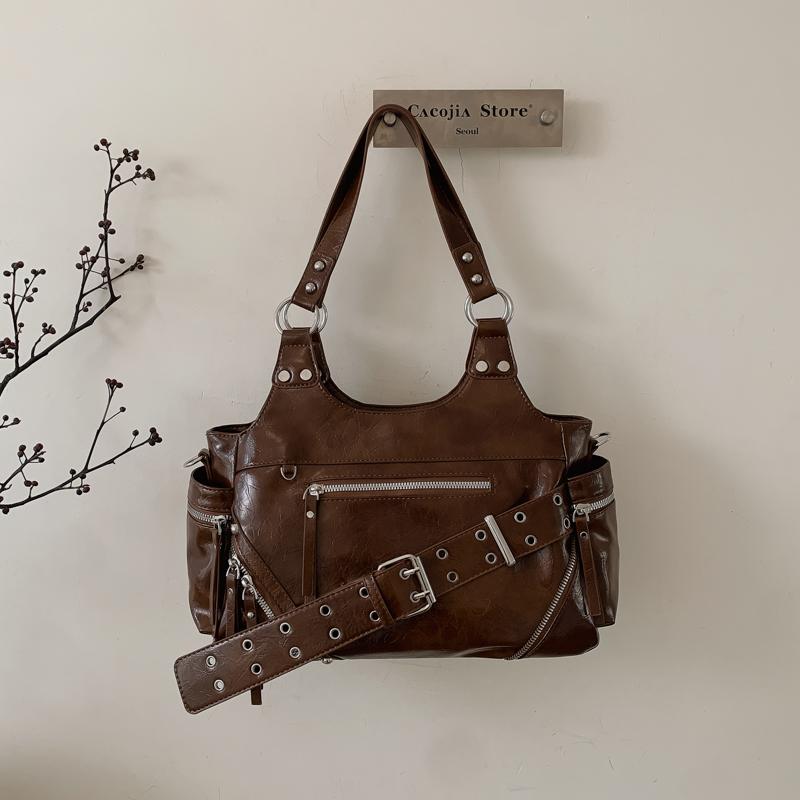 Spring Multi Zipper Large Capacity Shoulder Bag for Women 2026 Simple Motorcycle Style Underarm Bag Rivet Retro Commuter Bag