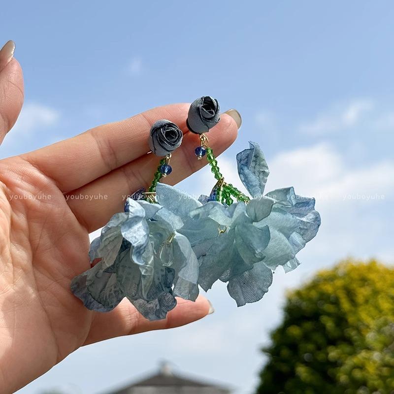 Holiday-style Sweet Flower Earrings for Women, A Small and Unique Design with Beaded Ear Studs, Beach-style Earrings