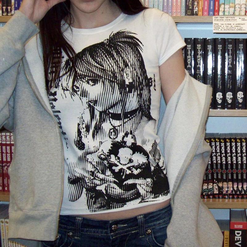 Custom Anime Print T-shirt with Straight Shoulders Short Sleeves and A Round Neck Fitted Cropped Top for Young Women