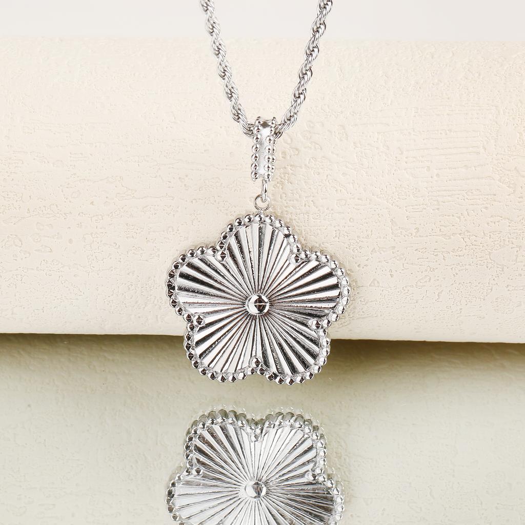 45cm/60cm Stainless Steel Laser Five-Leaf Flower Pendant Sweater Chain Classic For Woman Party Trend Jewelry Fine Clover Female