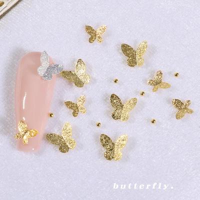 Nail art – Strass e decorazioni per unghie