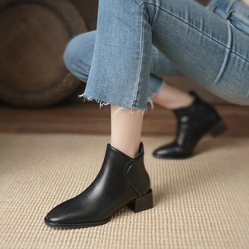 Retro pointed thick heel short boots for women, new English style and plush warm Chelsea boots for autumn and winter 2024