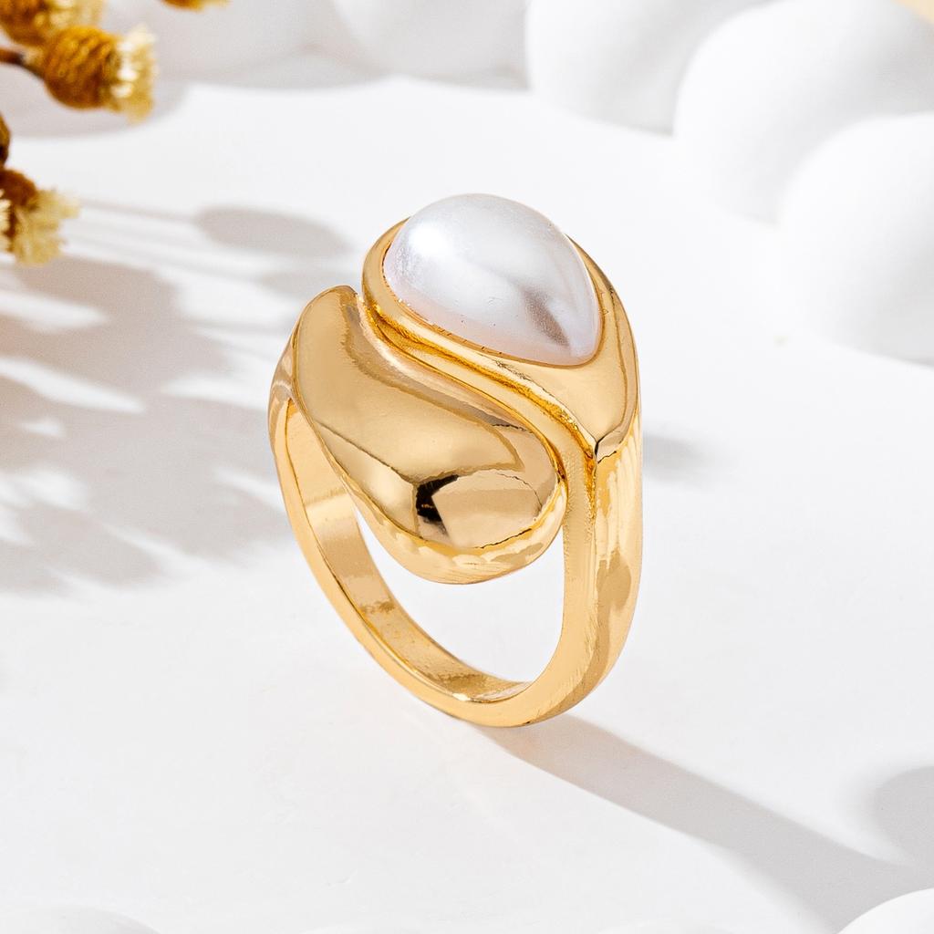 Women's Fashionable Single Ring, Simple and Elegant Geometric Drop-Shaped Imitation Pearl Ring, Suitable for Daily Wear and Vacation Without Box