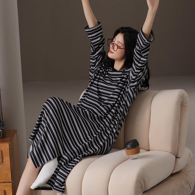 Long-Sleeved Nightgown With Chest Pad Women'S Autumn And Winter Pajamas German Velvet Heating And Grinding Round Neck Striped Loungewear Loose Long