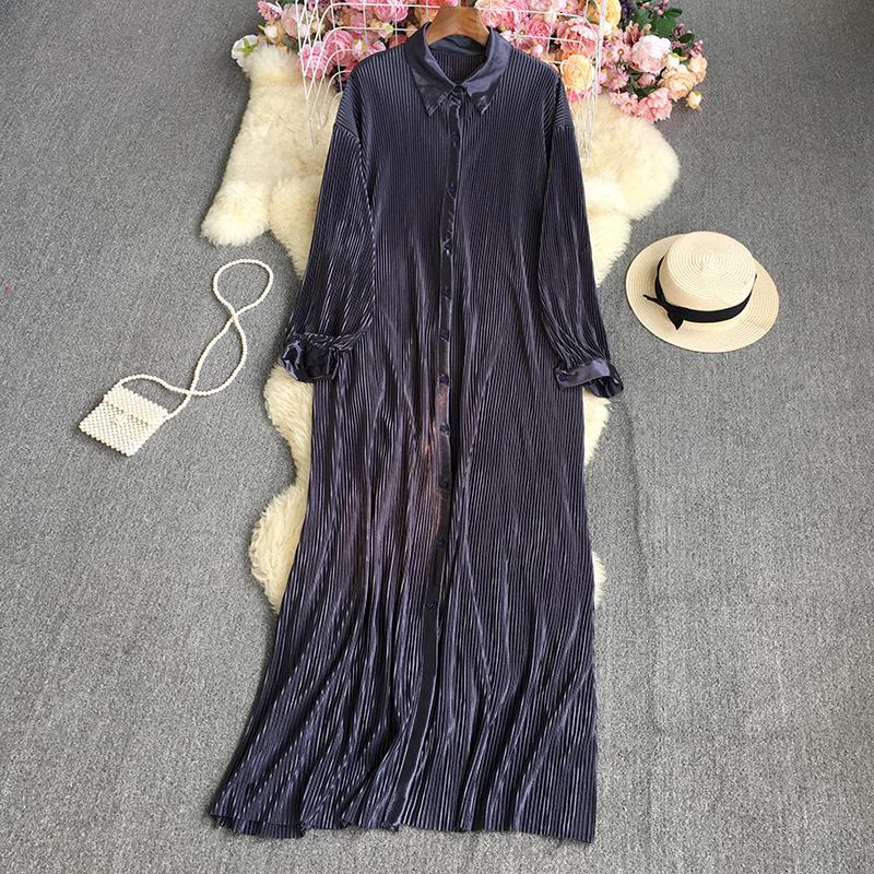 Letnia, jednokolorowa, luźna plisowana sukienka z klapami