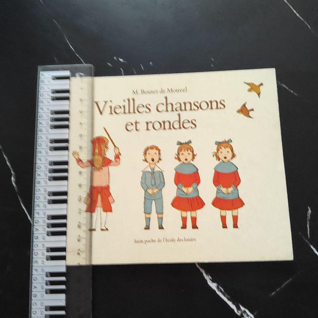 [USED] Vieilles Chansons and Rondes Small Music Score Picture Book France