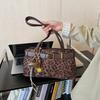 Premium texture retro leopard print single shoulder underarm bag women's 2025 new autumn and winter large-capacity commuter baguette bag
