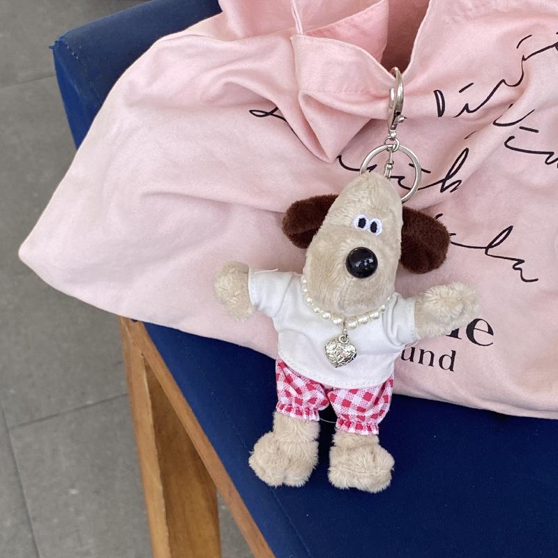 

Подвеска-брелок для сумки в виде куклы-собачки-пилота Xiaohongshu, Клетчатые панталоны, Белое колье с надписью I Love, Брелок в виде щенка. 13cm or so