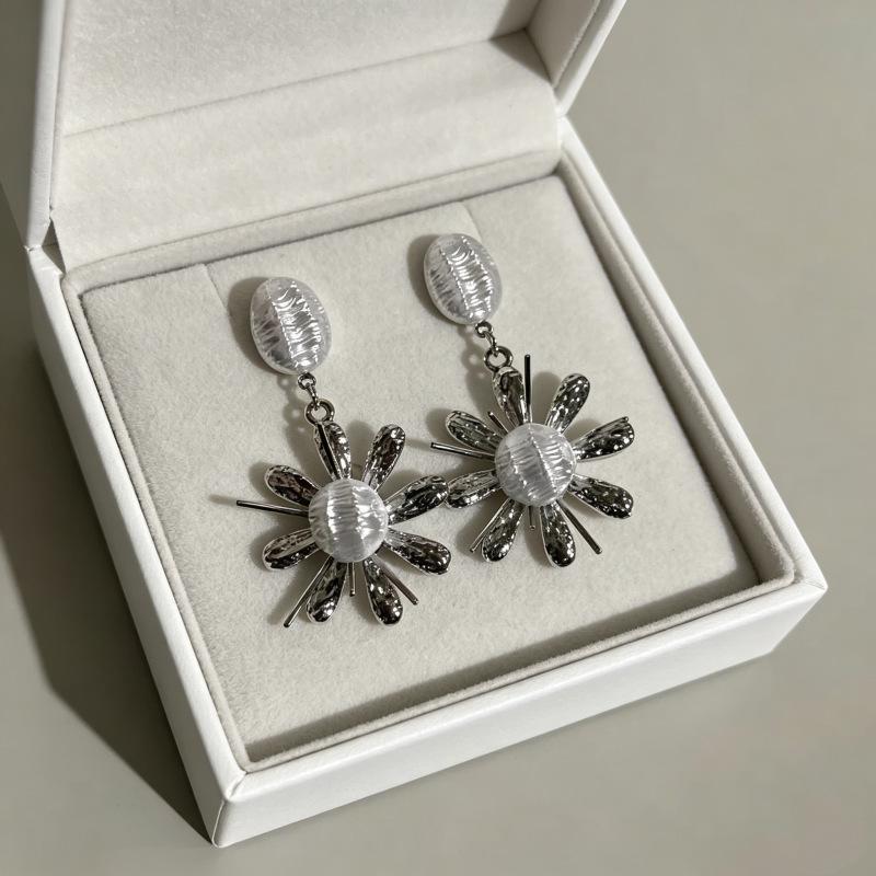 Exquisite Flower Round Bead Earrings for Women - Luxurious, Stylish, Versatile, High-End Accessories