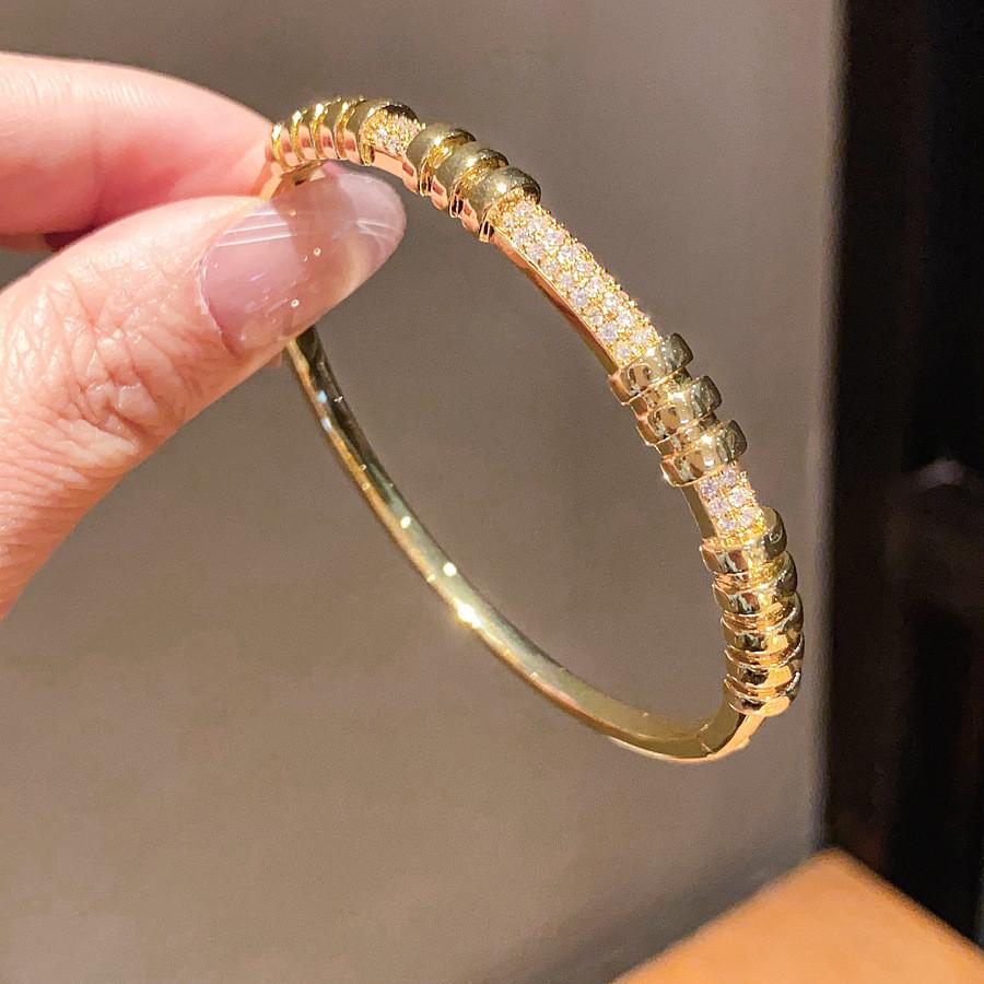 18k Gold Plated Zircon Round Hand Chain With Lightweight Design For Daily Casual Use золотой