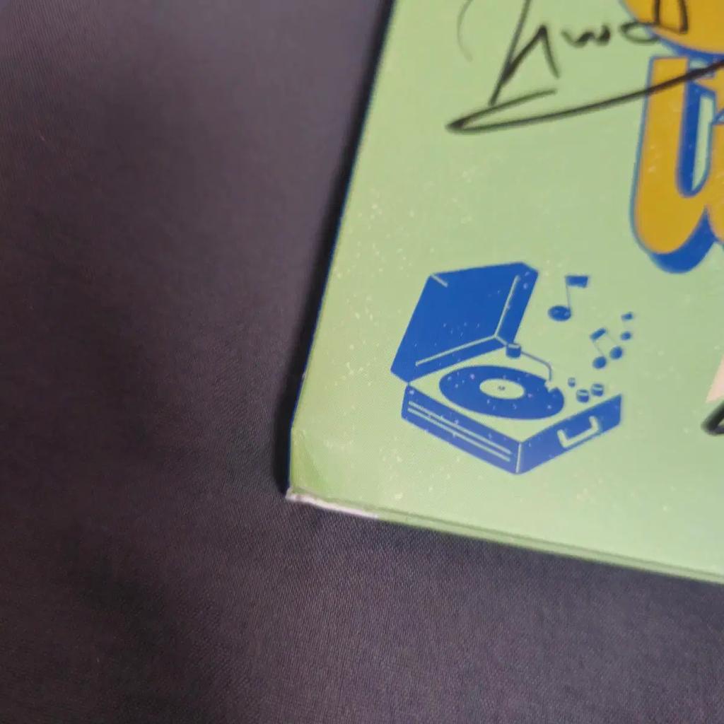 n.SSign (Ensign) Funky like me signed album Used