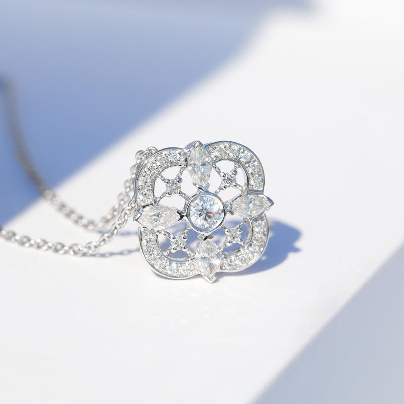 Light Luxury Super Flash Four Leaf Clover Diamond Pendant for Women  Real Diamond Eye Real Diamond Necklace Clavicle Chain