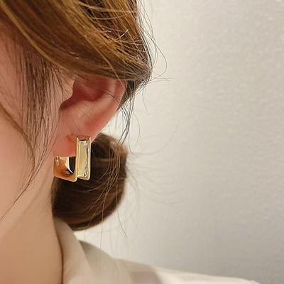 Orecchini a cerchio quadrato minimalisti: Chic, Semplice ed Elegante.