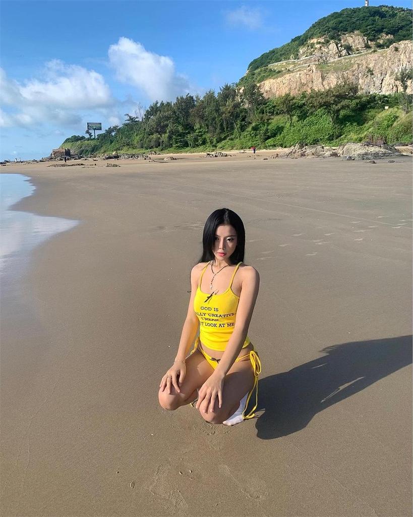 Korean Dongdaemun Two-Piece Yellow Swimsuit: Slimming Tummy Control Swimwear for Hot Springs and Vacations