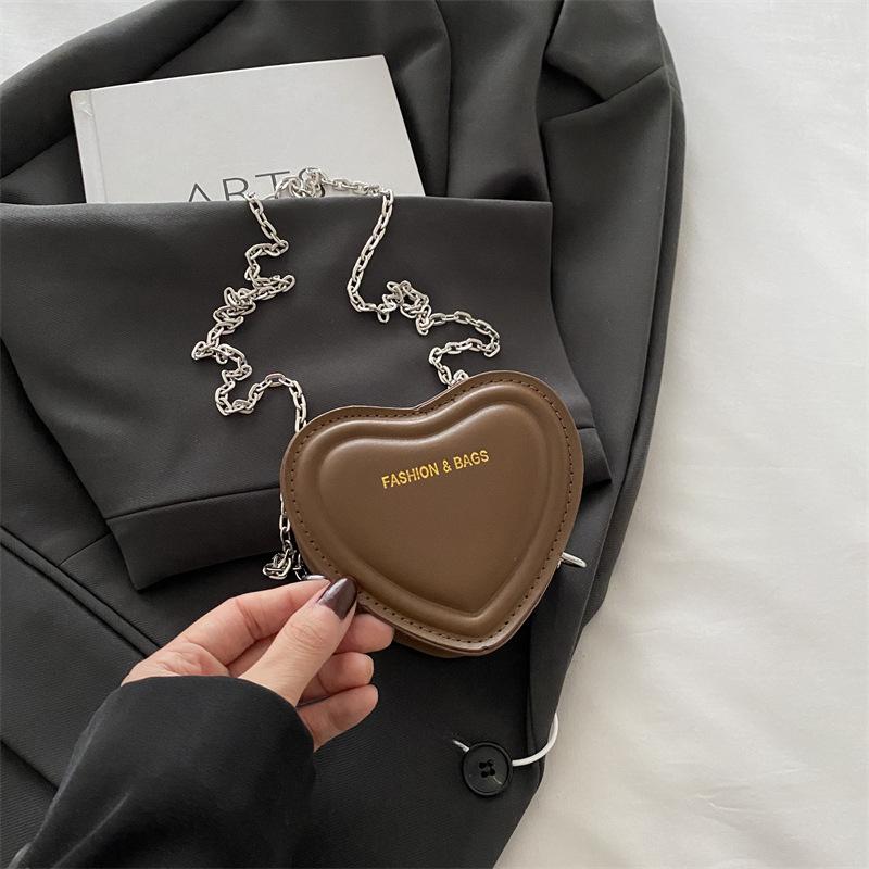 

Красные конверты в стиле легкой роскоши, изысканная и милая сумка-мессенджер на цепочке в форме сердца, универсальная на каждый день.