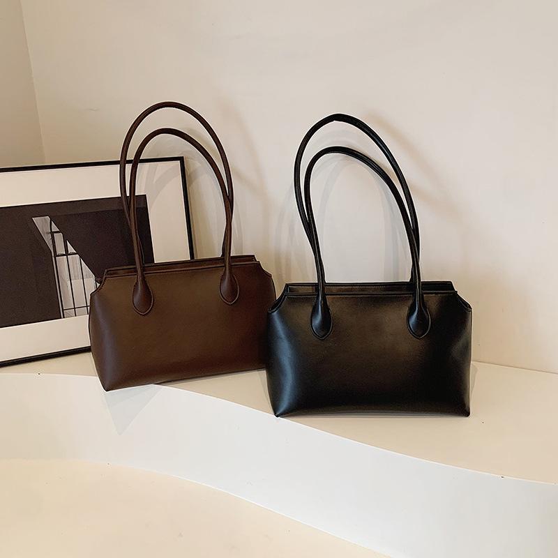 Textured Largecapacity Retro Tote Bag Women's Autumn New Fashionable Versatile Commuter Shoulder Bag