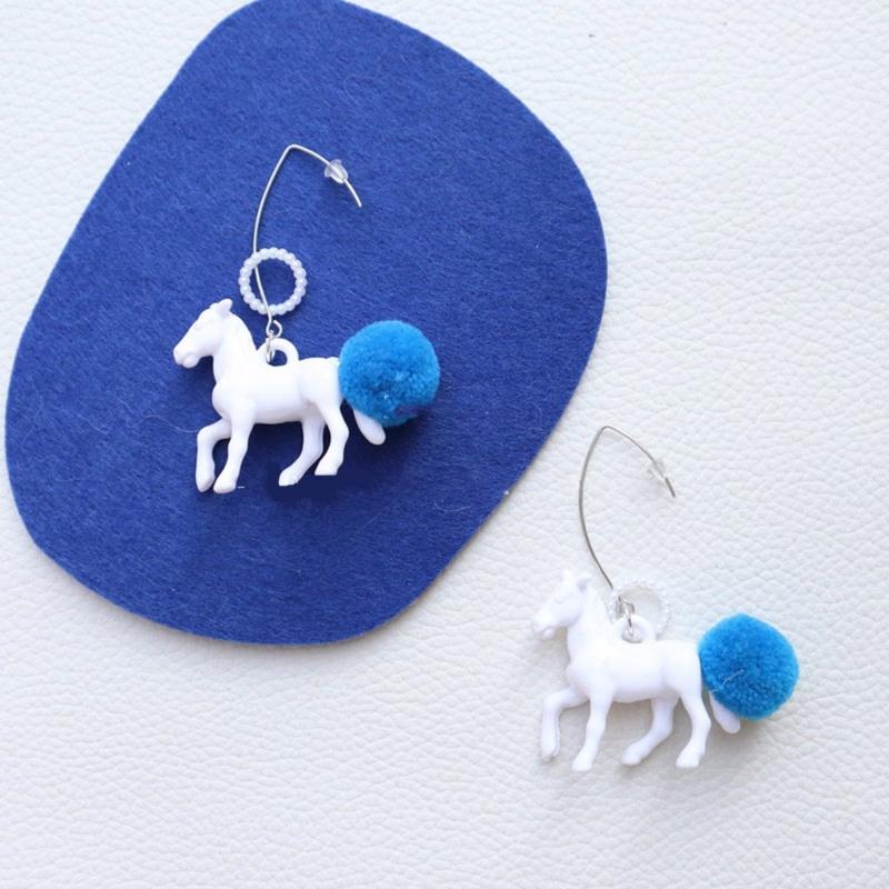 Charm Horse Heart Earrings Long Dangle Earrings Resin Texture Sweet Style Earrings for a Distinctive Fashion Statement