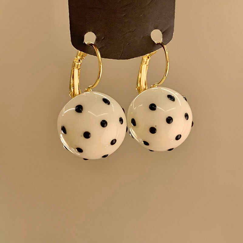 

Современная доктрина ~ Серьги-шарики в черный и белый горошек в гонконгском стиле, женские нишевые серьги-пусеты в стиле фэнси, ретро-изящные серьги A1087 white wave dot earrings
