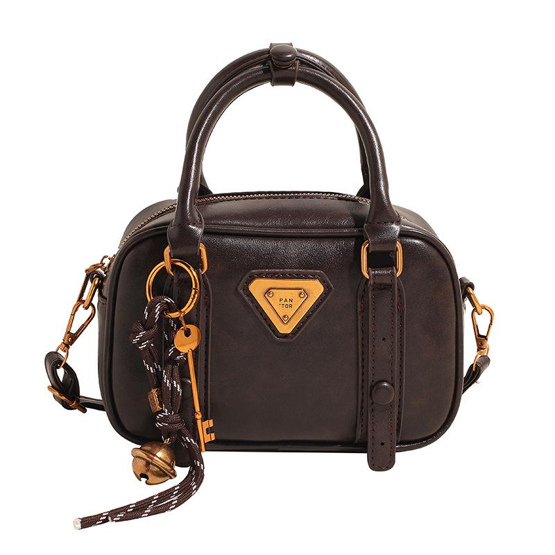 Winter retro portable red bag women's new fashionable versatile small square bag simple versatile messenger women's bag