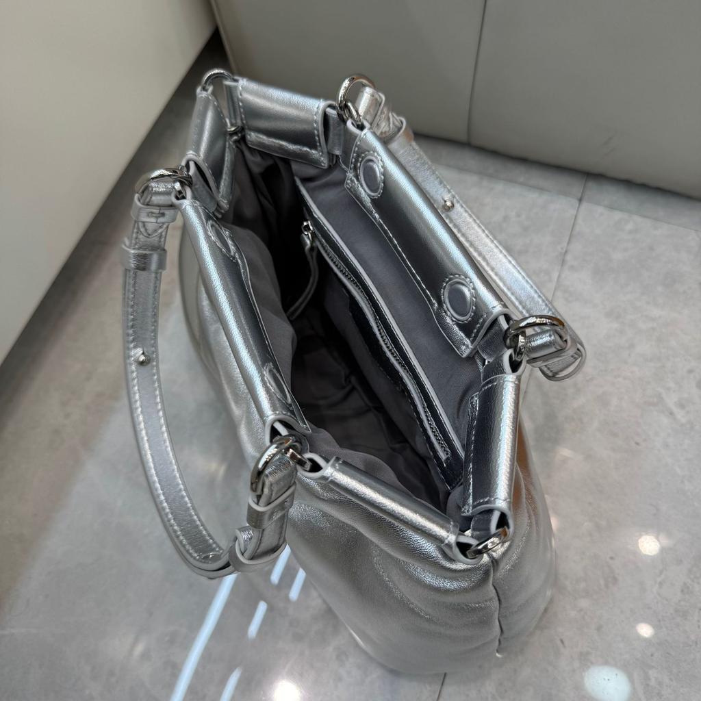 2026 Zahraniční obchod Ovčí kůže Polštářová taška Velká kapacita Módní Všestranná Měkká taška jako oblak Tote Přenosná Večerní taška Ženy