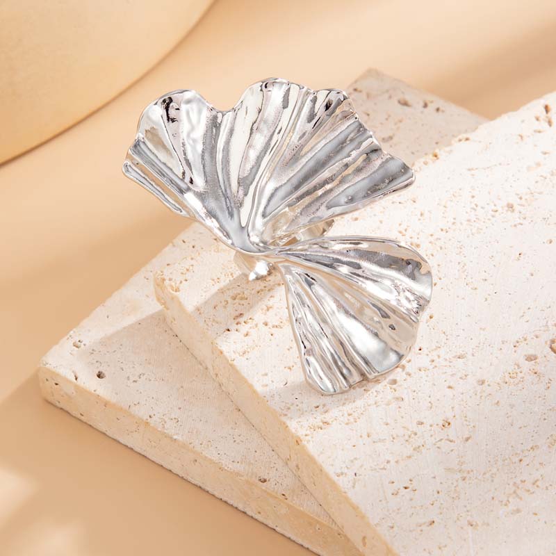 Vintage Gold Ginkgo Leaf Rings for Women Men Metal Pleated Opening Adjustable Finger Ring Party Jewelry Gifts