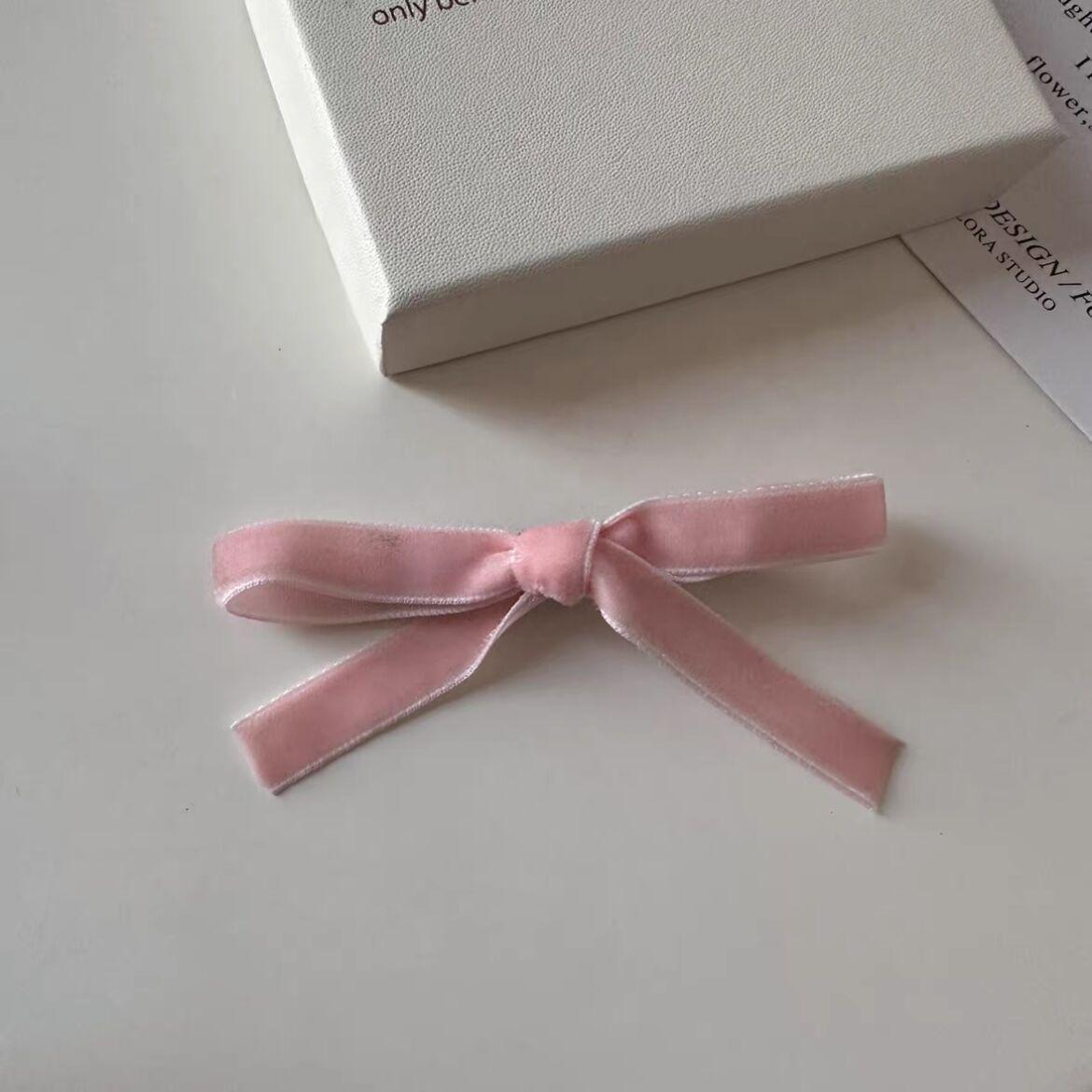 

Заколка-бантик из бархата: Милая однотонная заколка-утиный нос в корейском стиле для детей - идеально подходит для осени и зимы