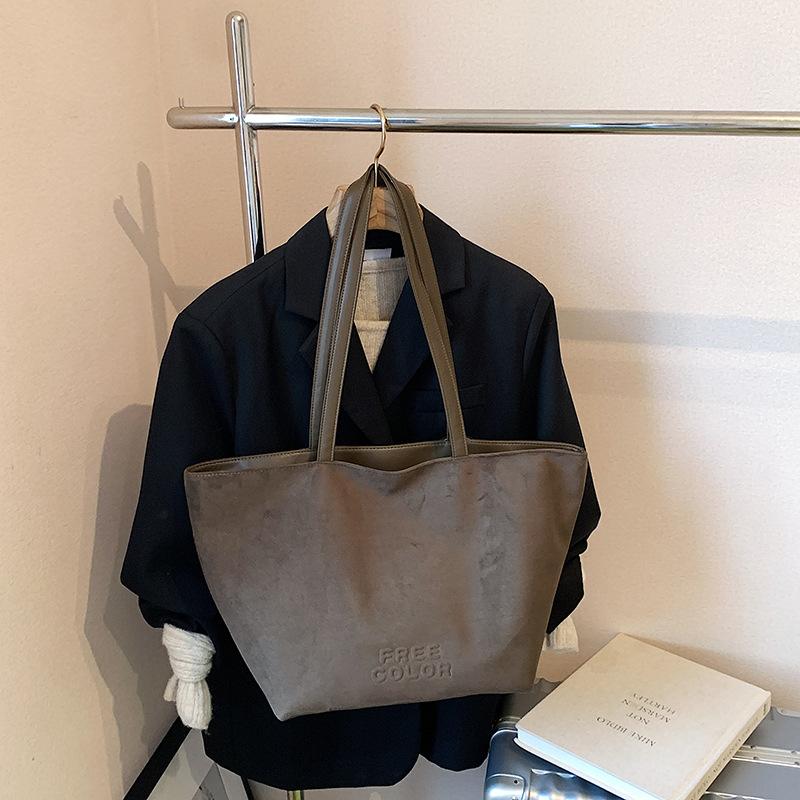 

Замшевая сумка женская 2025 новая трендовая осенне-зимняя сумка-тоут большой вместимости, сумка для通勤 на плечо, сумка подмышку, дамская сумочка зелёный